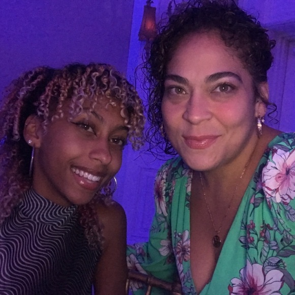 Meet your Posher, Roselyn - Picture 2 of 4